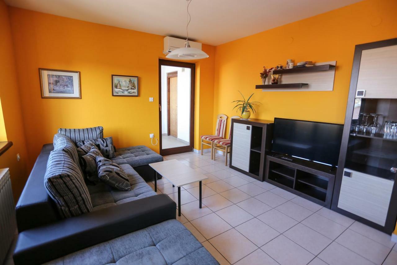 Apartment Sunny Place Pula Eksteriør billede